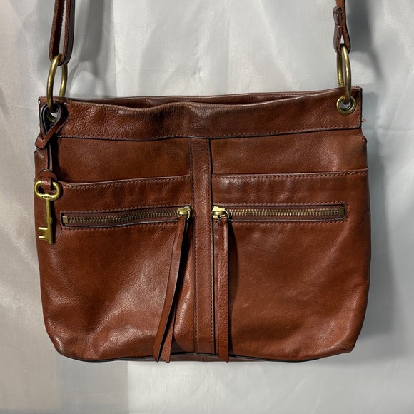 Fossil Handbags - (Used) Fossil Rich Brown Leather Crossbody Bag
In Excellent Condition!